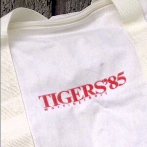 Rare DETROIT TIGERS 1985 World Series Duffel Bag